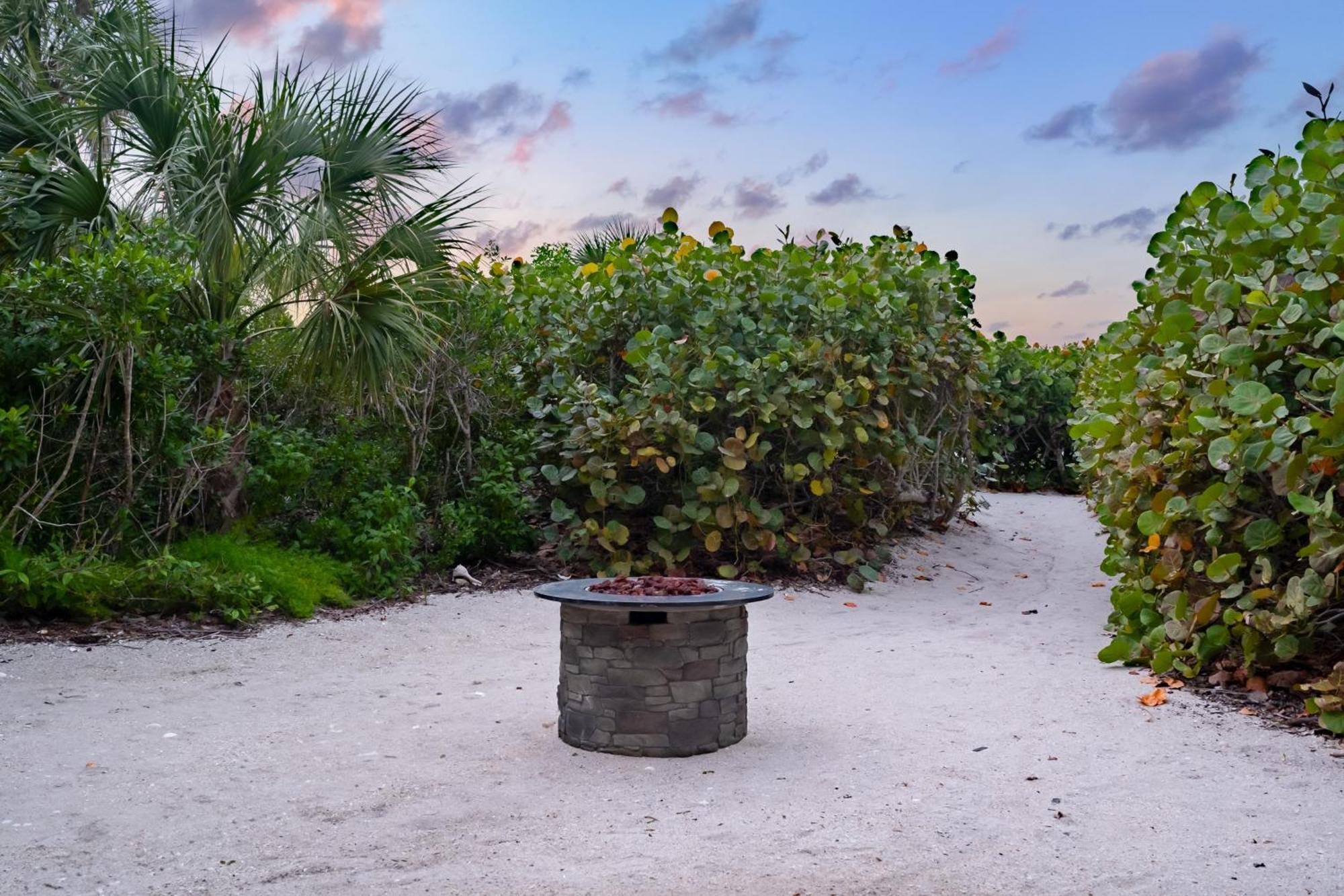 Beachfront,V Private, 360 Views, Sunsets, Hottub Captiva Island Esterno foto
